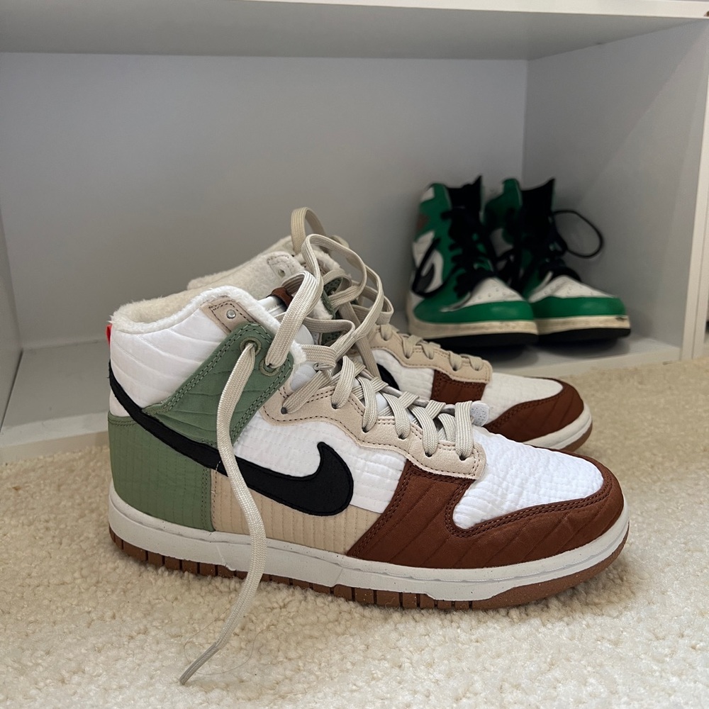 BRAND NEW NEVER WORN NIKE JORDAN 1s 7.5 SNEAKERS